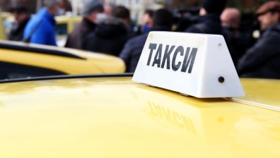 Влизат в сила по-високите цени за таксиметрови услуги