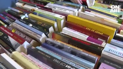 Студентската инициатива "Купи книга - подари надежда" събира пари за "Българската Коледа"