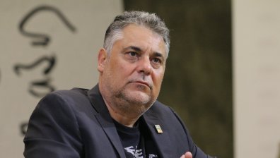 Писателят Алек Попов почина на 57 години