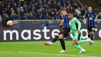 "Интер" взе крехък аванс срещу "Атлетико" преди реванша в Мадрид