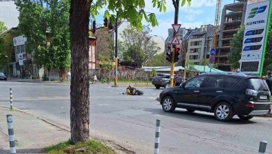 Тежка катастрофа с моторист в София