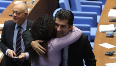 Кирил Петков: Чували с пари се изнасят от всяко министерство