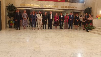 Радев подкрепя младежи в неравностойно положение с абитуриентски бал