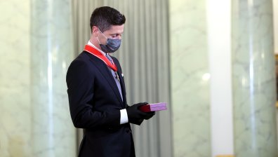 Наградиха Левандовски с най-високото държавно отличие в Полша