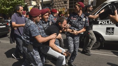 137 демонстранти са арестувани в Ереван