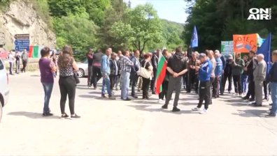 Некачествен предизборен ремонт изкара жители на две села на протест