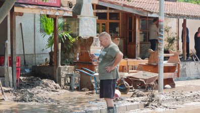 "Беше страшно": Кал, задръстени мостове и безводие в Струмяни