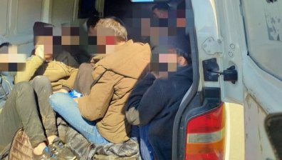  Задържаха фалшив инкасо автомобил с нелегални имигранти