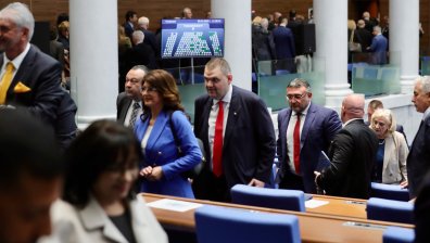 Между реформи и конфронтация: Първият ден на новия парламент