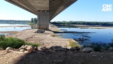 Безпрецедентна суша по река Дунав, виждат се останки от потънали кораби