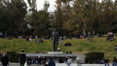 Строги мерки в Гърция за Великден, Франция постепенно излиза от локдауна