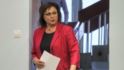 Нинова критикува "позавехналия политик Трифонов" за референдума, обяви "Възраждане" за патерица на ГЕРБ