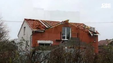 Торнадо във Франция преобърна камион и автобус с 44 деца (+видео)