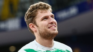 Везенков с грамота от МВнР. Мария Габриел: Признание за таланта и приноса му в спорта