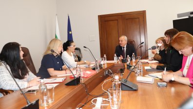 Донев: Темата за майчинството изисква дългосрочни решения