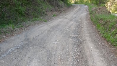 Трагично състоянието на път в Старозагорско - запълват дупките, но без асфалт