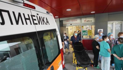 Лекари в "Пирогов" се борят за живота на момчето, пострадало с тротинетка в Харманли