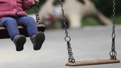 Сигнал от HelpBook: Опасна люлка в столичен квартал, нужна е подмяна