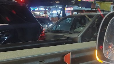 Верижна катастрофа с 5 коли на бул. "Г.М. Димитров" в София (+СНИМКИ)