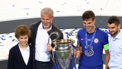Абрамович гледа на живо триумфа на "Челси"