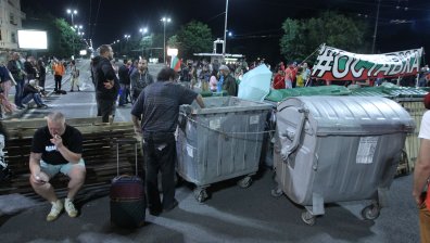 Ден 31: Кофи за смет и дървени пейки на Орлов мост