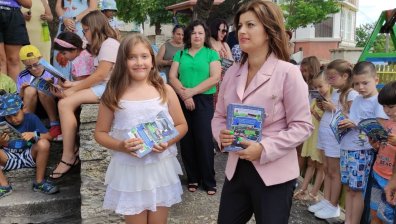 Малчугани пишат оценки на възрастните по правилата за движение