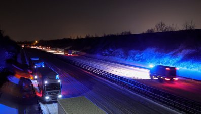 Германия в капана на зимата: Километрични задръствания по пътищата (ВИДЕО)