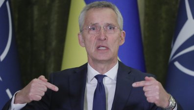 Столтенберг убеден: Украйна ще отвоюва териториите си. Песков: НАТО поглъща страната 