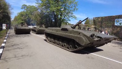 Даваме 100 бронетранспортьора на Украйна. Кой взима последното решение?