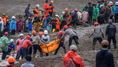 Най-малко 17 жертви и над 70 изчезнали след свлачището в Индонезия