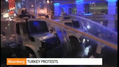 Турция изригна в протест след смъртта на тийнейджър