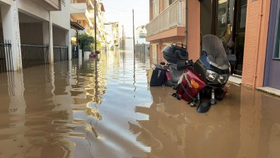 Наводнения, градушки и силен вятър в Гърция