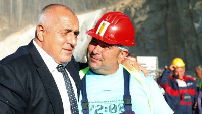 Борисов инспектира участък от "Хемус" и похвали работниците