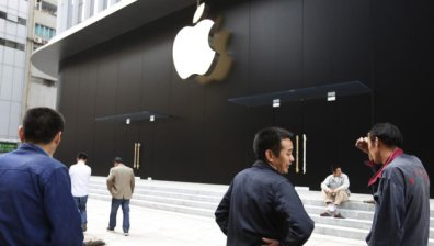 Писатели заведоха три дела срещу Apple