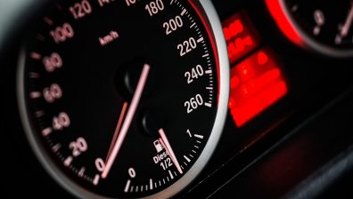 Тревожно: 55% от водачите у нас шофират с превишена скорост в населените места