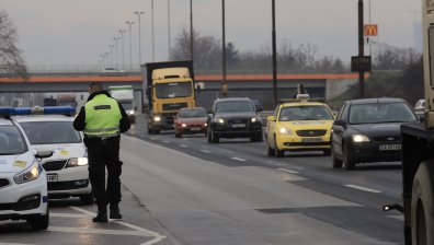 Засилени проверки по пътищата заради празничния трафик