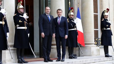 Радев и Макрон обсъдиха ключови теми по телефона