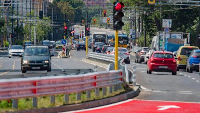 Коли и пешеходци се завърнаха по ремонтираната ул. "Опълченска" (СНИМКИ)