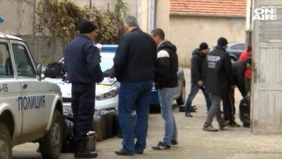 Арестуваха трима полицаи в Пловдивско