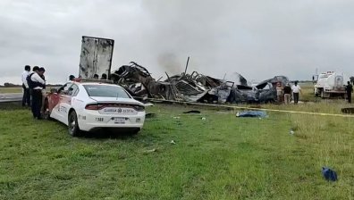 Ад на пътя в Мексико: Най-малко 26 души загинаха при удар между влак и камион