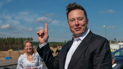 Мъск сложи край на санкциите за подвеждащи новини в Twitter за коронавируса