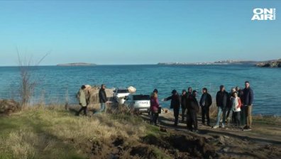 Жива верига в Черноморец попречи на багер