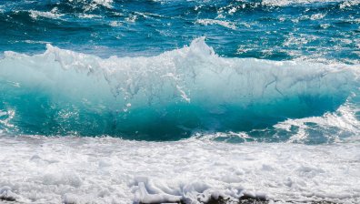 Делта вариантът оцелява във вода до 72 ч. - можем ли да се заразим на морето?