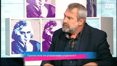 Протестите ли управляват страната
