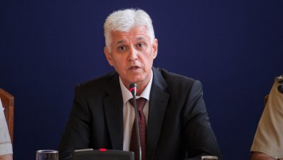 Министър Стоянов: Раздаваме на военните по границата бронежилетки и очила за нощно виждане