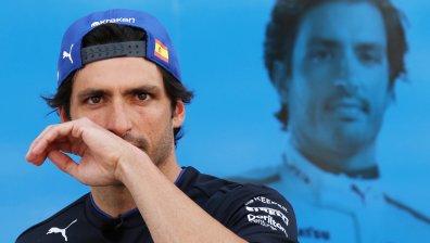 Карлос Сайнц разкритикува ФИА за глобата за закъснение с 5 секунди