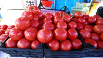 Сигнал до БАБХ за проверка: Мъж влезе в спешното след консумация на плодове и зеленчуци