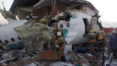 Деца са сред жертвите на разбилия се самолет в Казахстан (обновена)