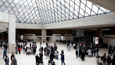 Лувърът в Париж увеличи цените на билетите за някои туристи