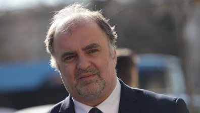 Министърът на културата опитва да тушира напрежението между Морфов и Василев